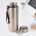 Close-up of the leak-proof lid of the stainless steel bottle, ensuring no spills.