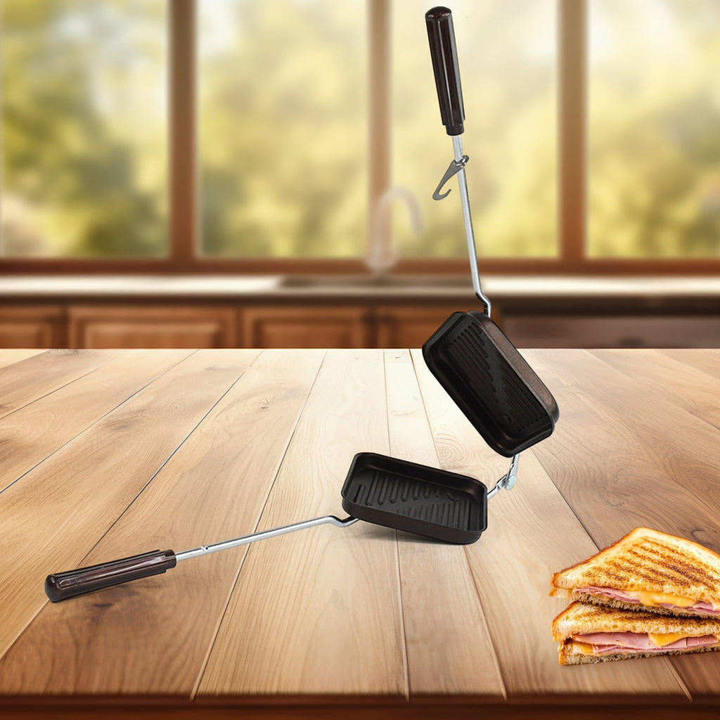 Closed Apex aluminium grill sandwich toaster with ergonomic Bakelite handle