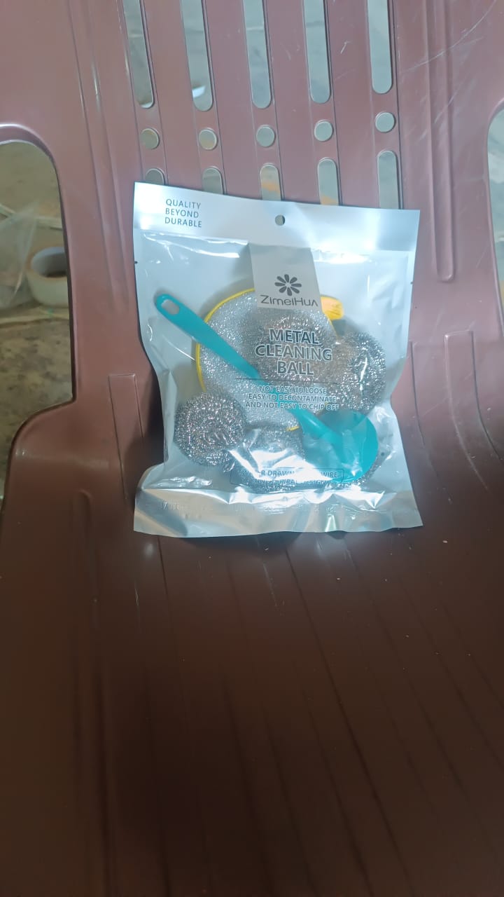 Neutral image showing parts of the kitchen cleaning set