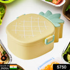 Close-up of the pineapple design lid and integrated fork and spoon for the kids' lunch box.
