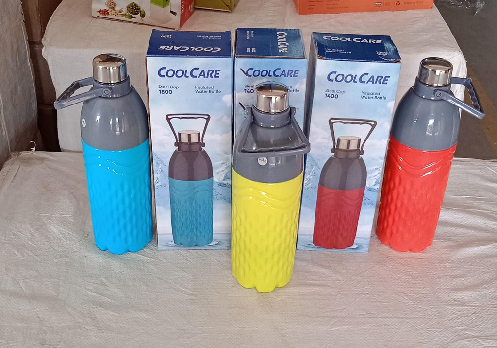 Versatile 1400ml insulated water bottle, showcasing its design for all-day hydration on the go.