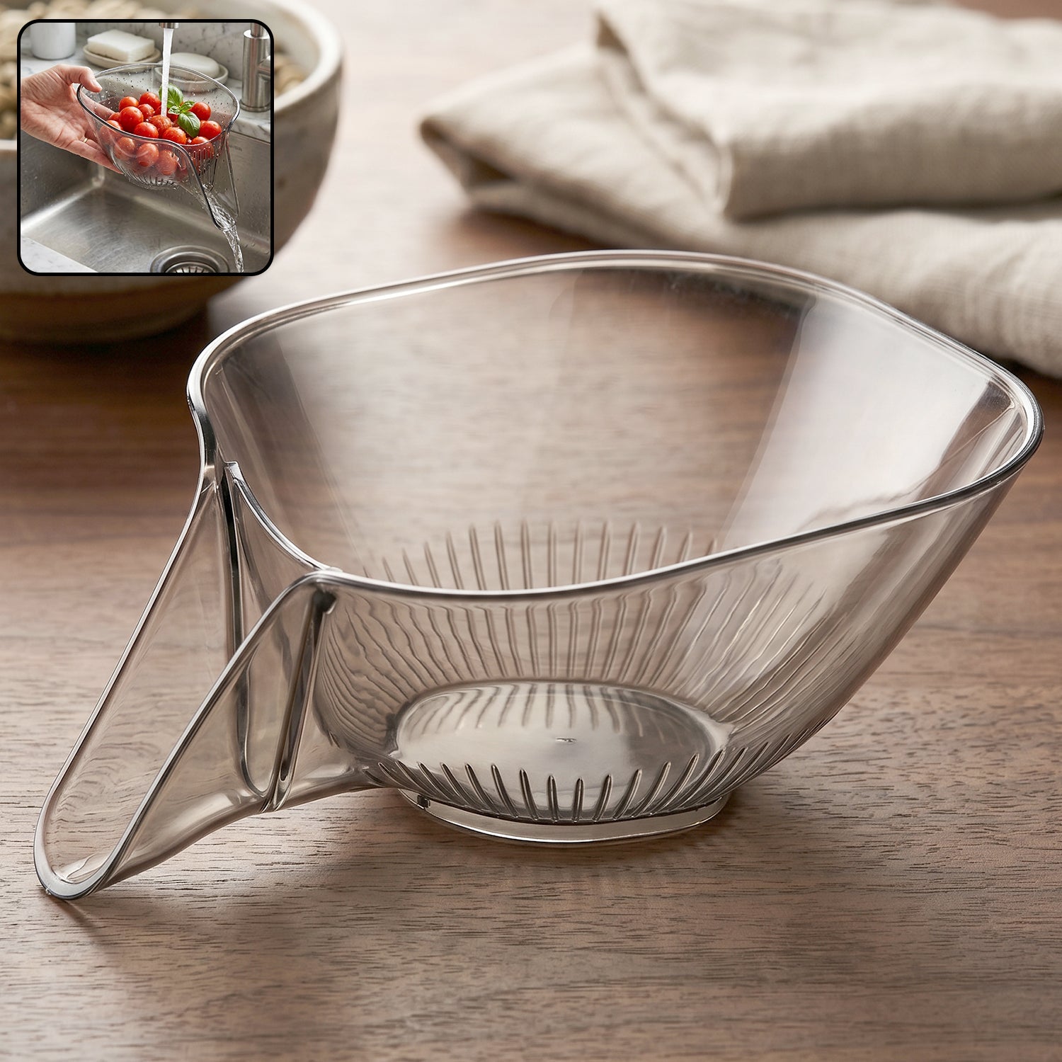 Fruit vegetable washing strainer basket with funnel drain showing quick water drainage