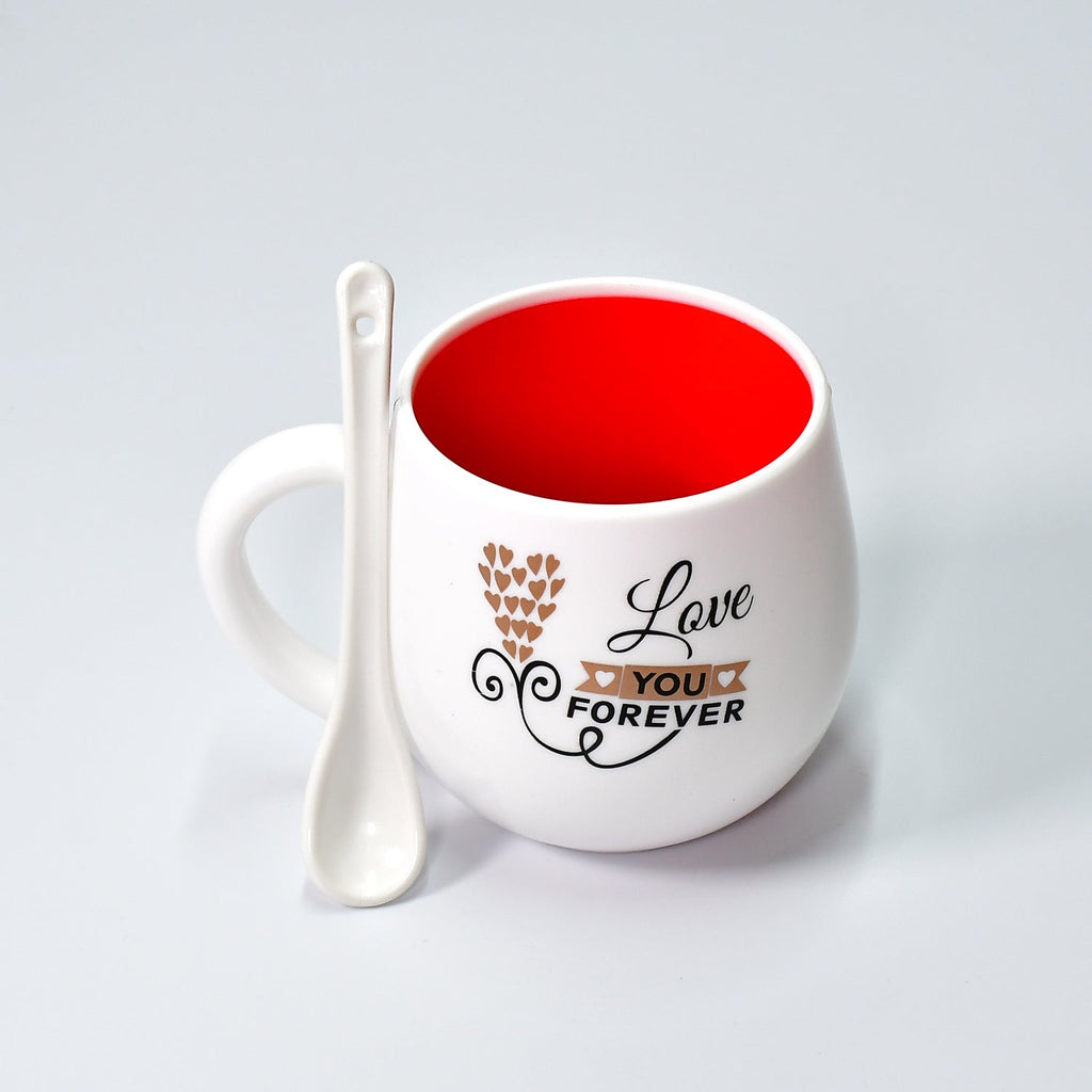 Stylish plastic coffee mug with an ergonomic handle and matching spoon.