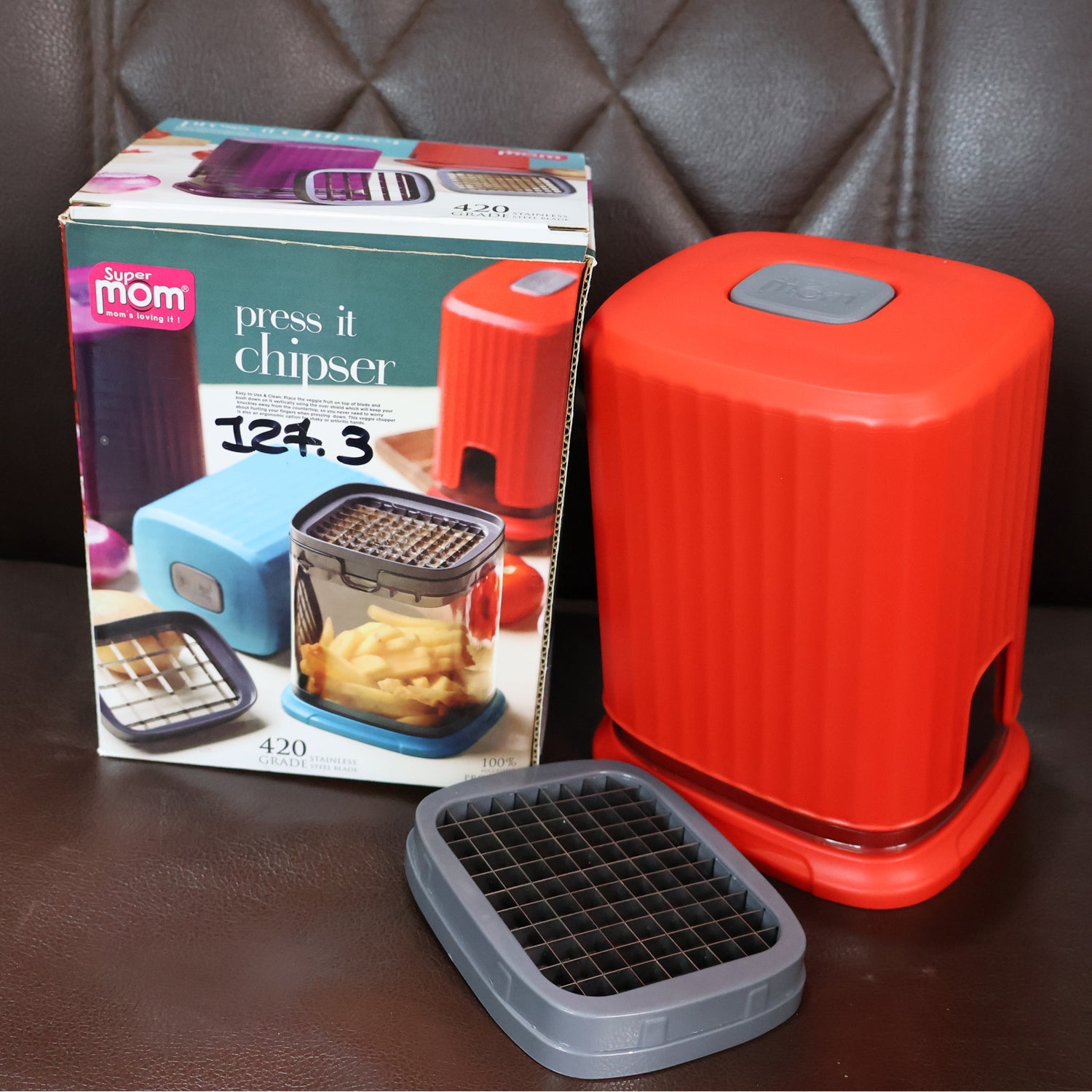 Durable plastic onion chopper with manual press operation