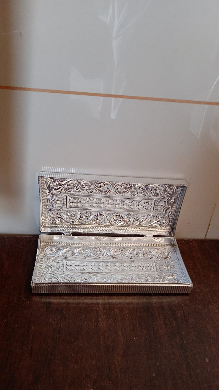 Top view of decorative multipurpose silver cash box sized 20x9 cm for gift packing