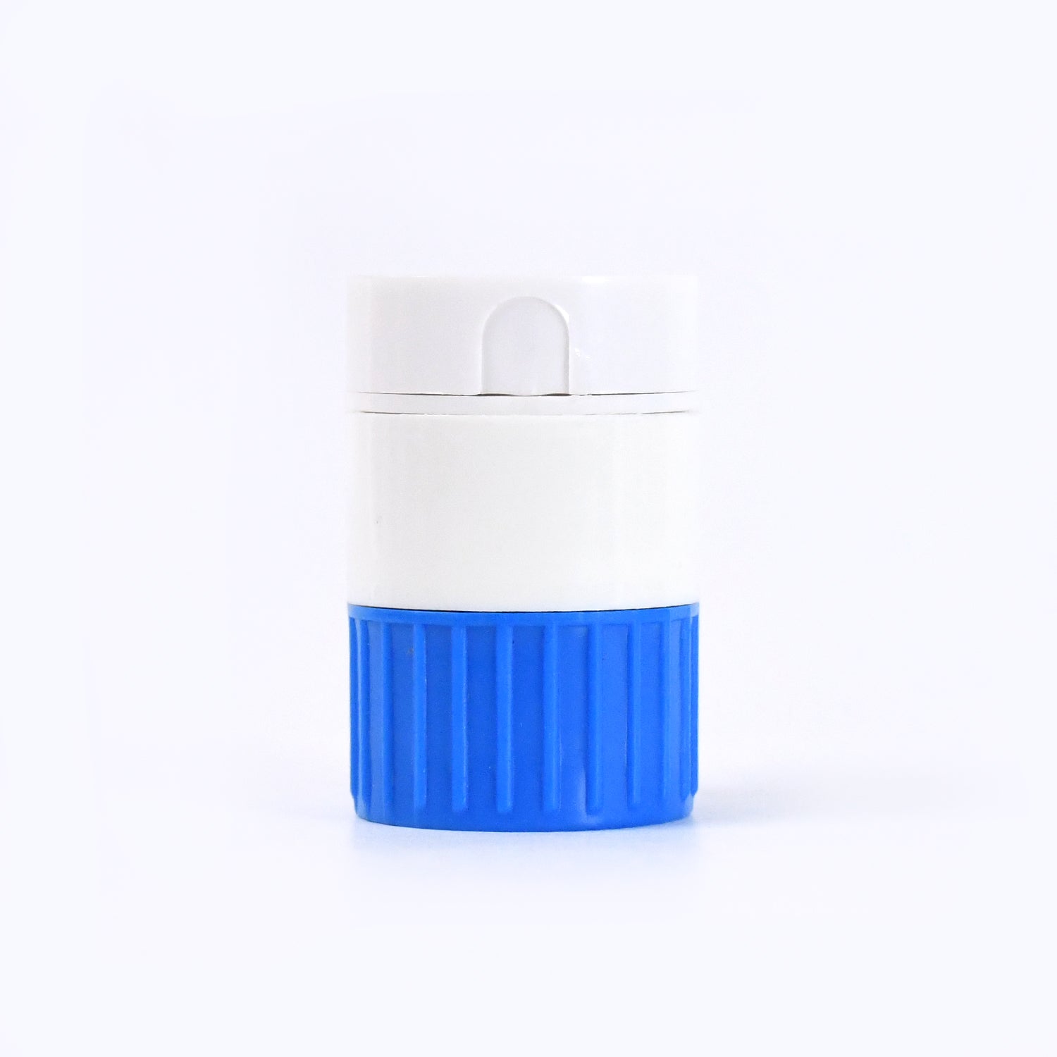 Portable medicine cutter and crusher device, ideal for travel and daily use.