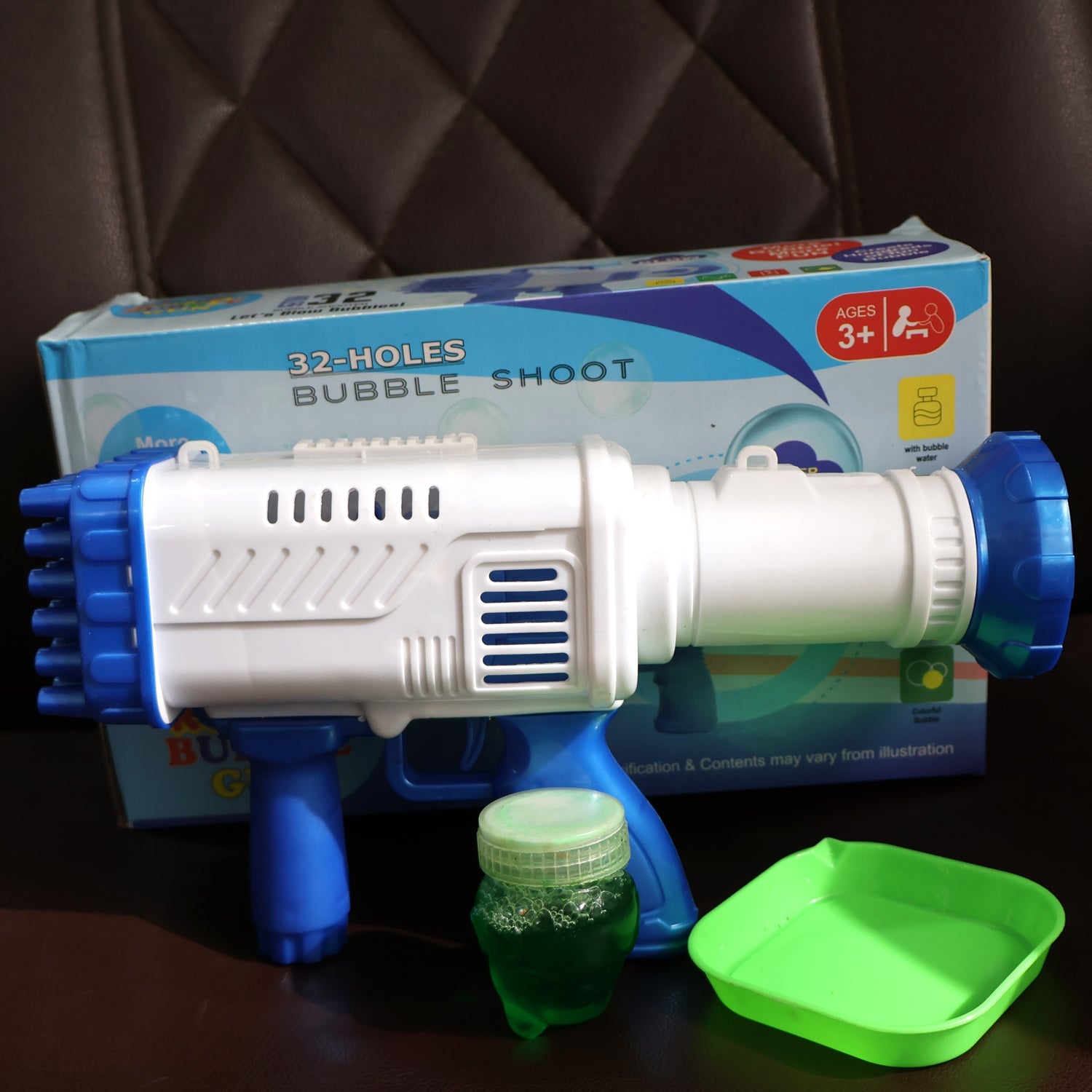 Packaging for the Play & Move bubble gun, highlighting its key features.