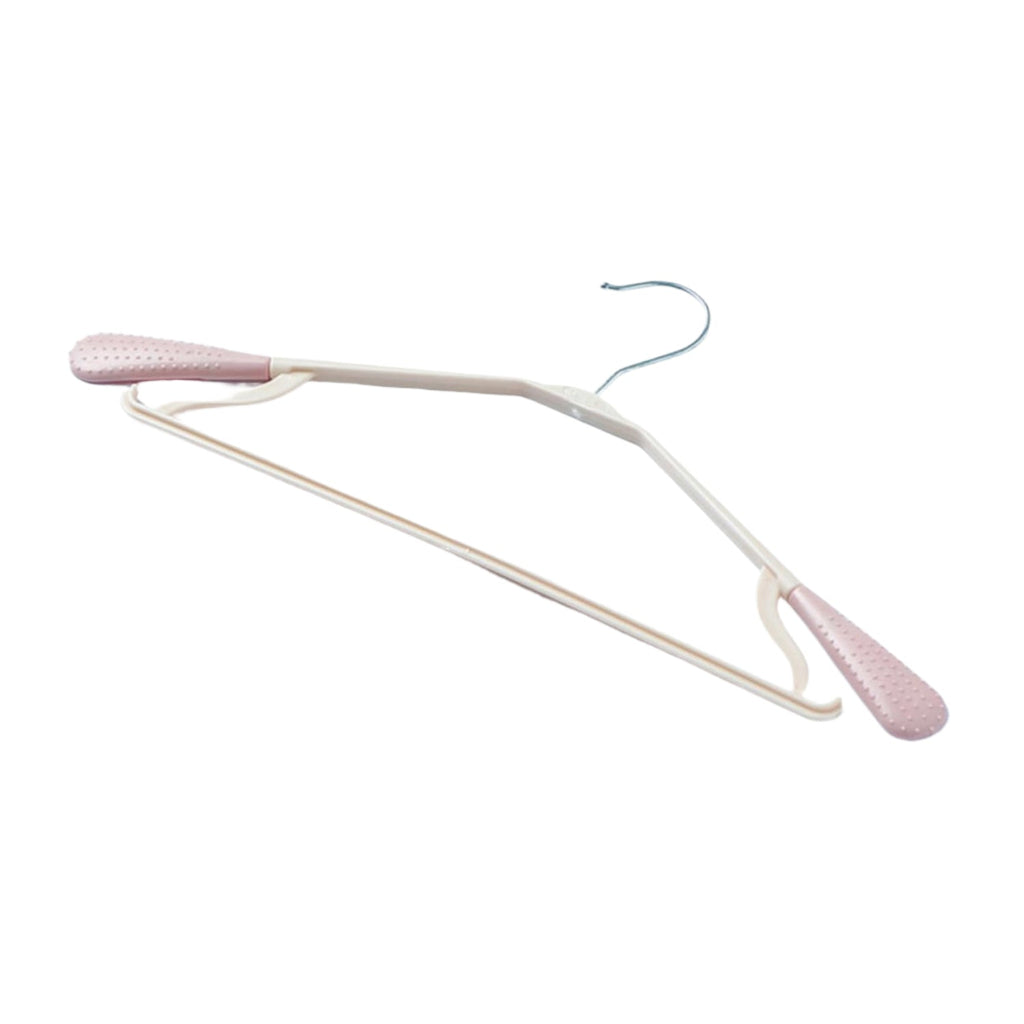 Lightweight and strong PP hanger, ideal for daily use in your wardrobe.