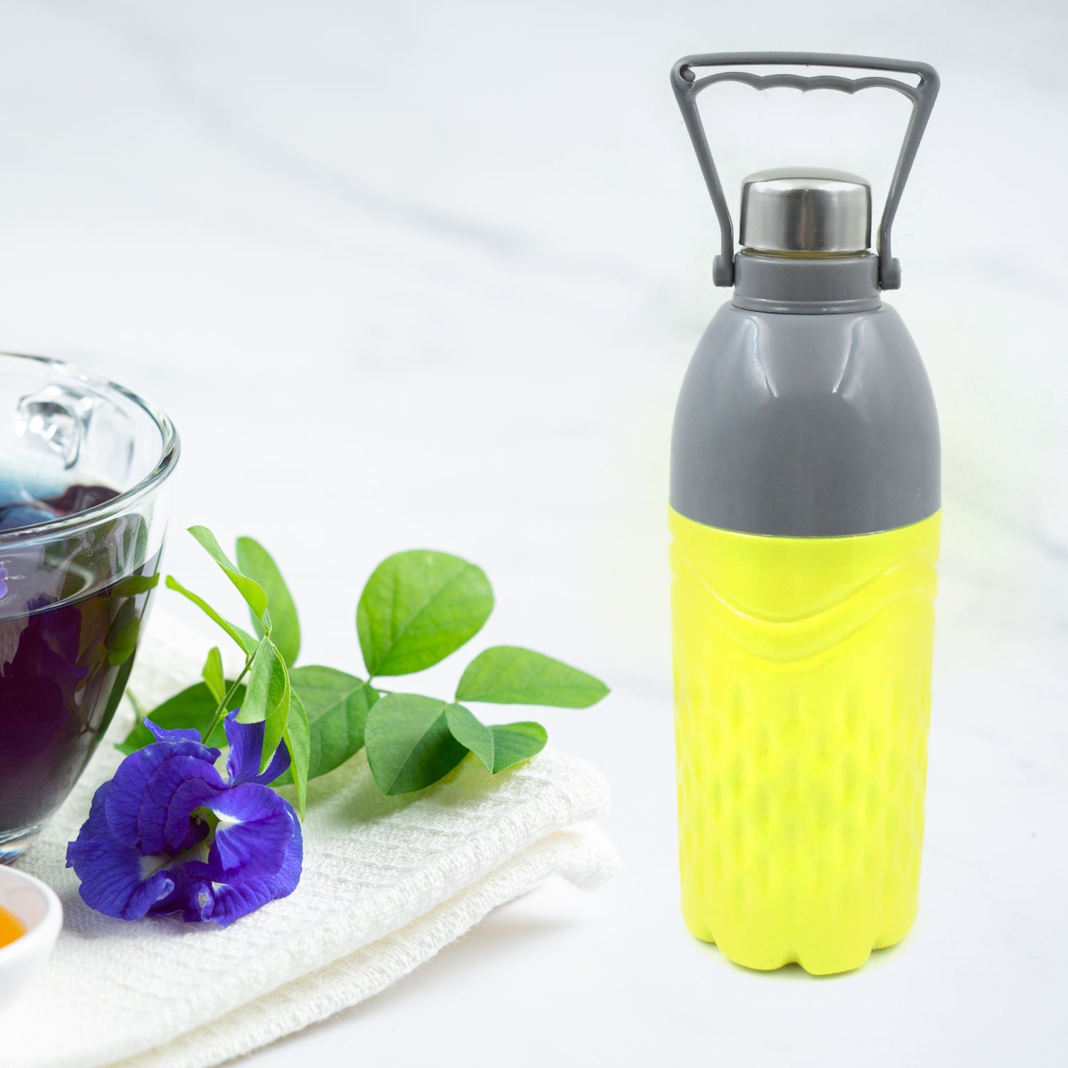 BPA-Free insulated water bottle in a gym setting, highlighting its leak-proof design for active use.