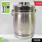 Vacuum-insulated lunch box keeping food hot for hours.