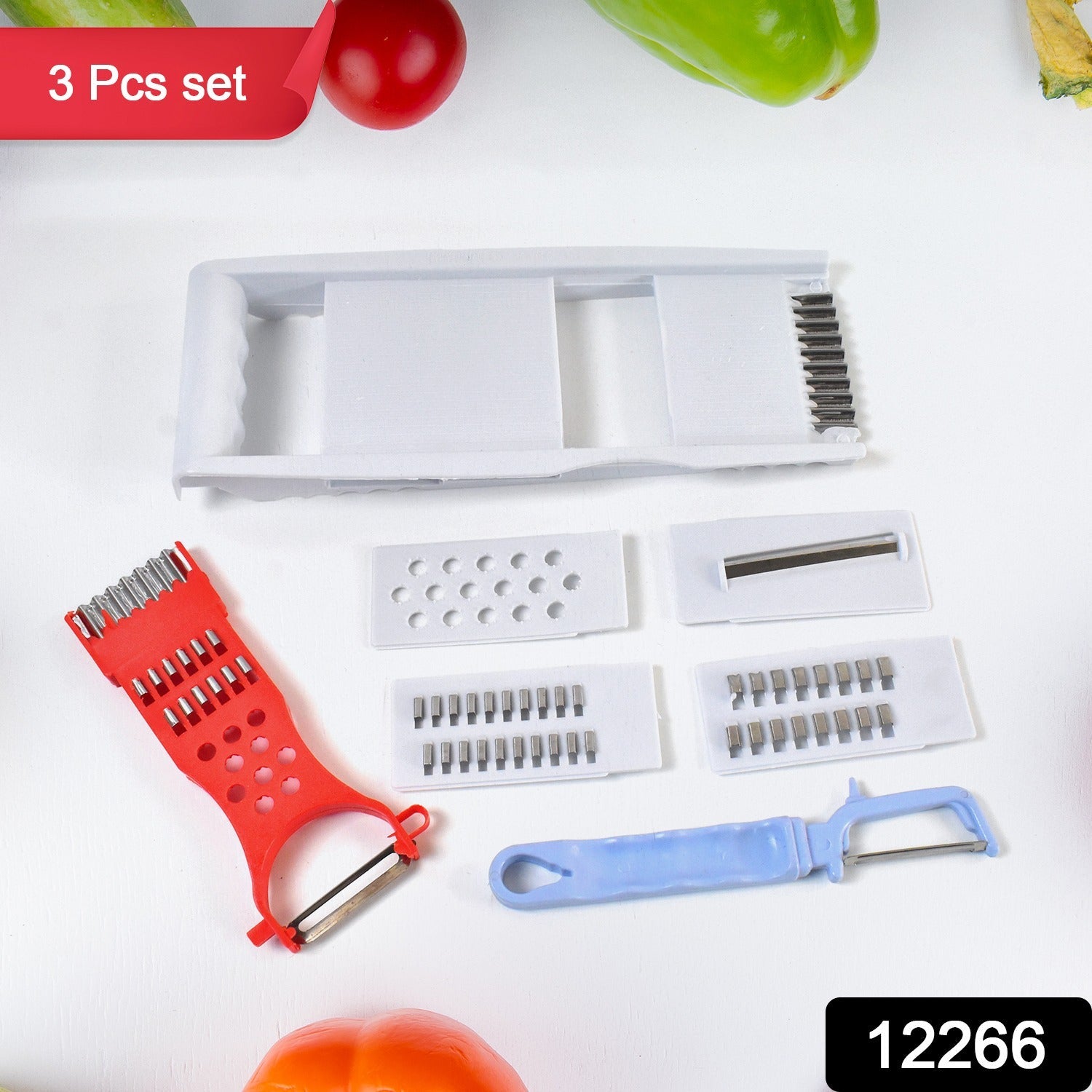 Red slicing attachment for precise cutting in the 3-piece kitchen grater set