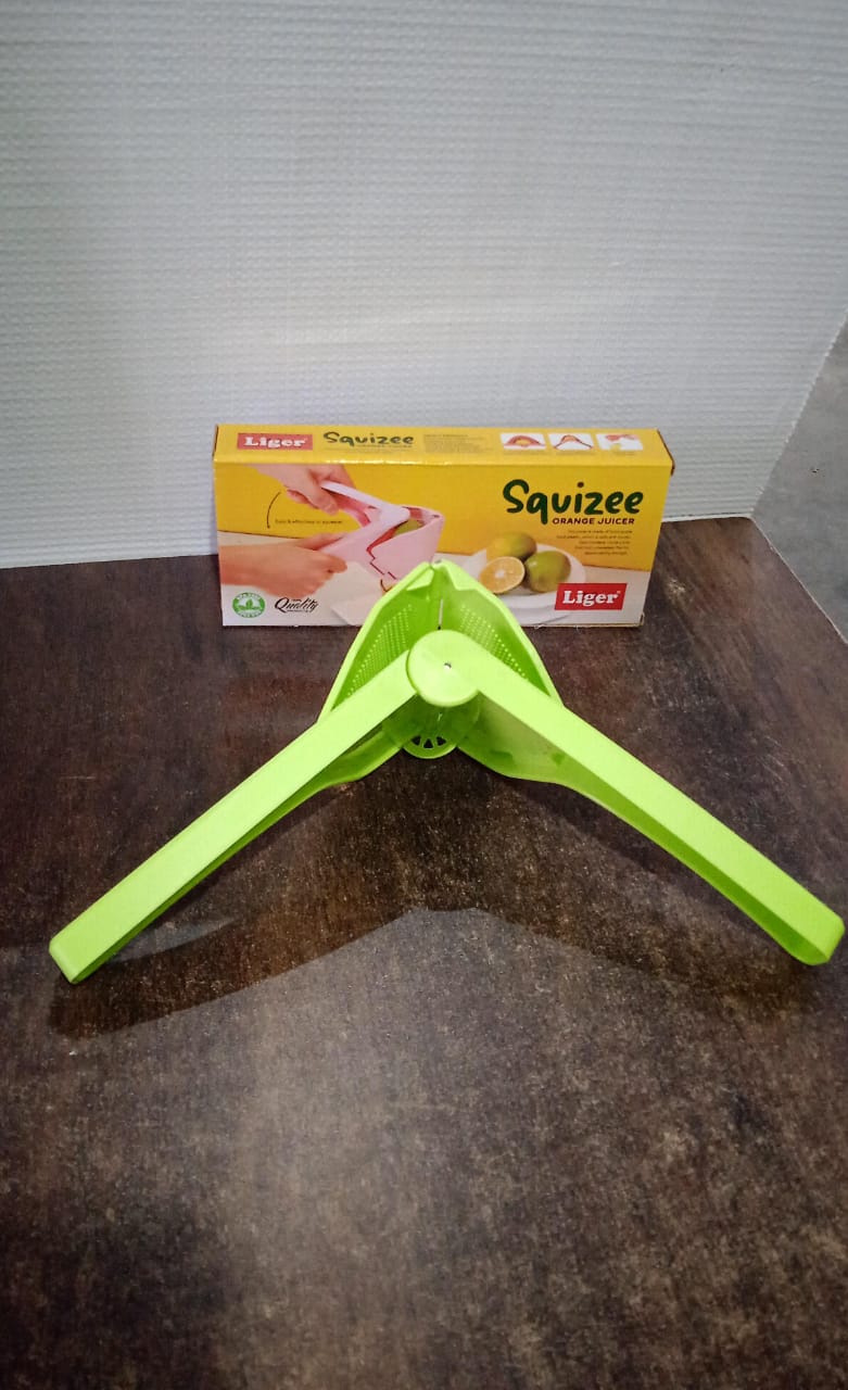 Compact and lightweight citrus juice extractor perfect for travel