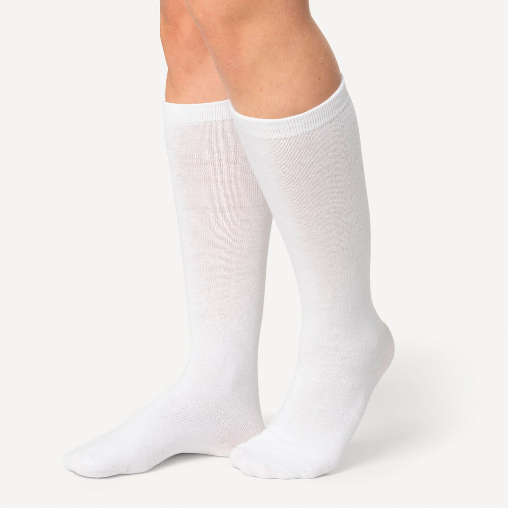 Close-up of mix design men's cushioned ankle sports socks highlighting fibers