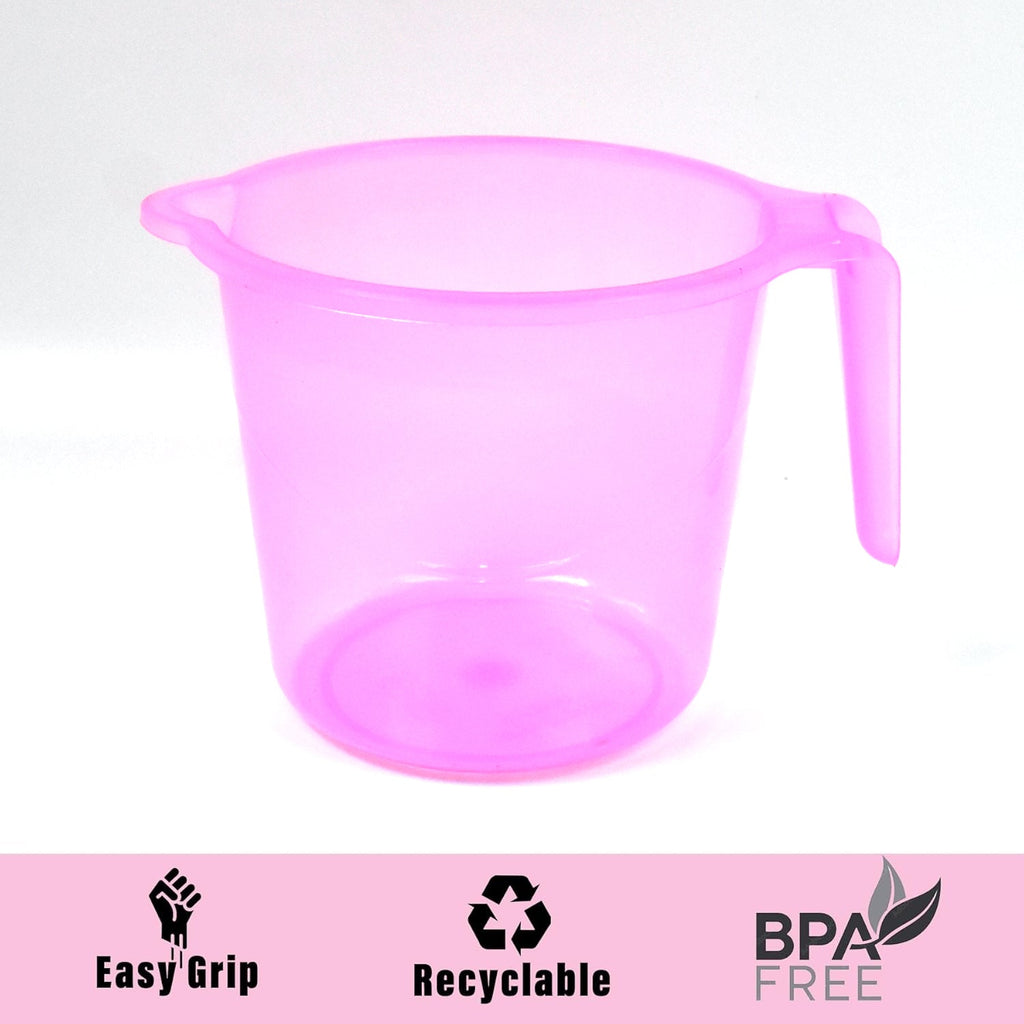 Close-up of the high-quality plastic material of the Bathora bath water mug.
