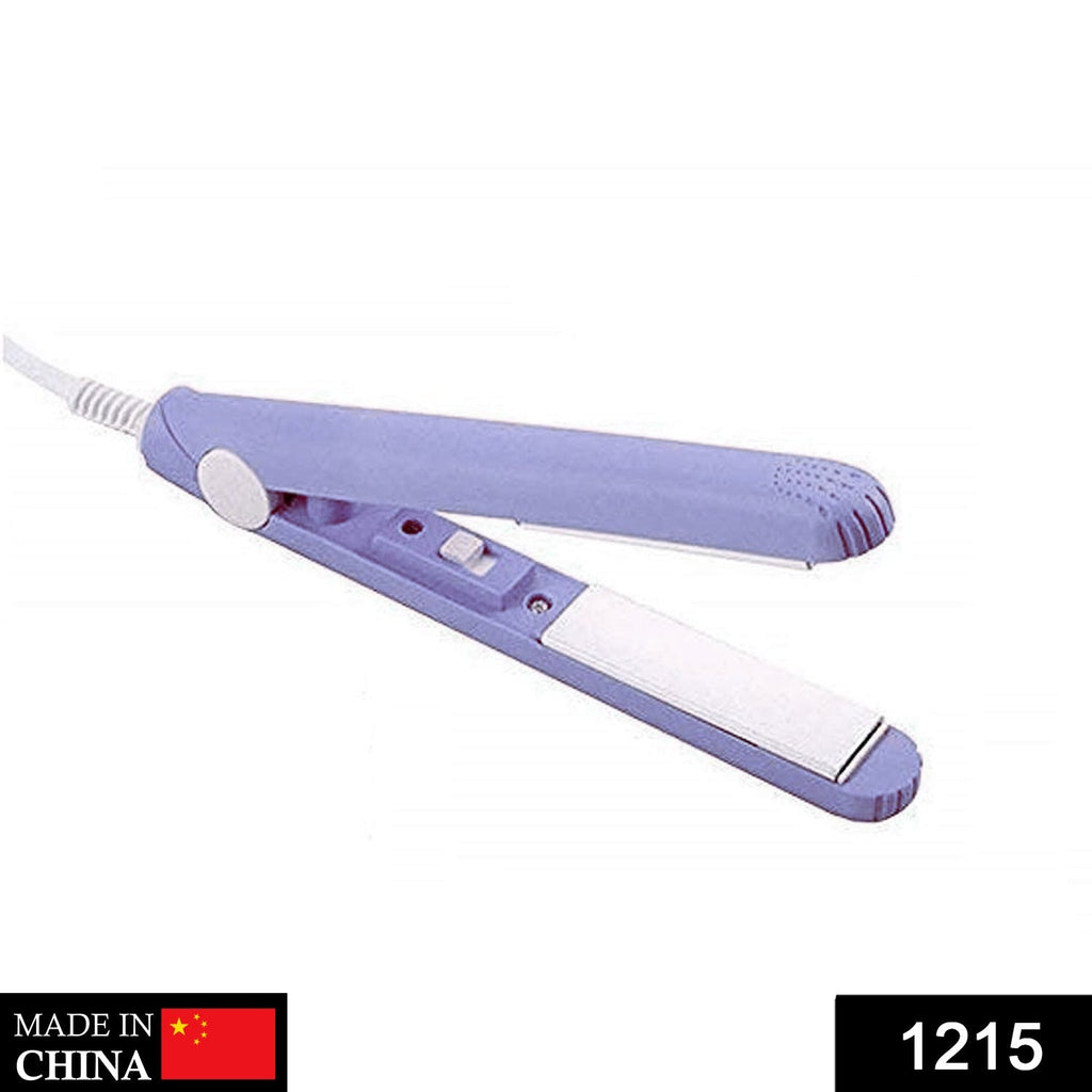 Close-up of the compact ceramic plates on the mini hair styler for smooth gliding.