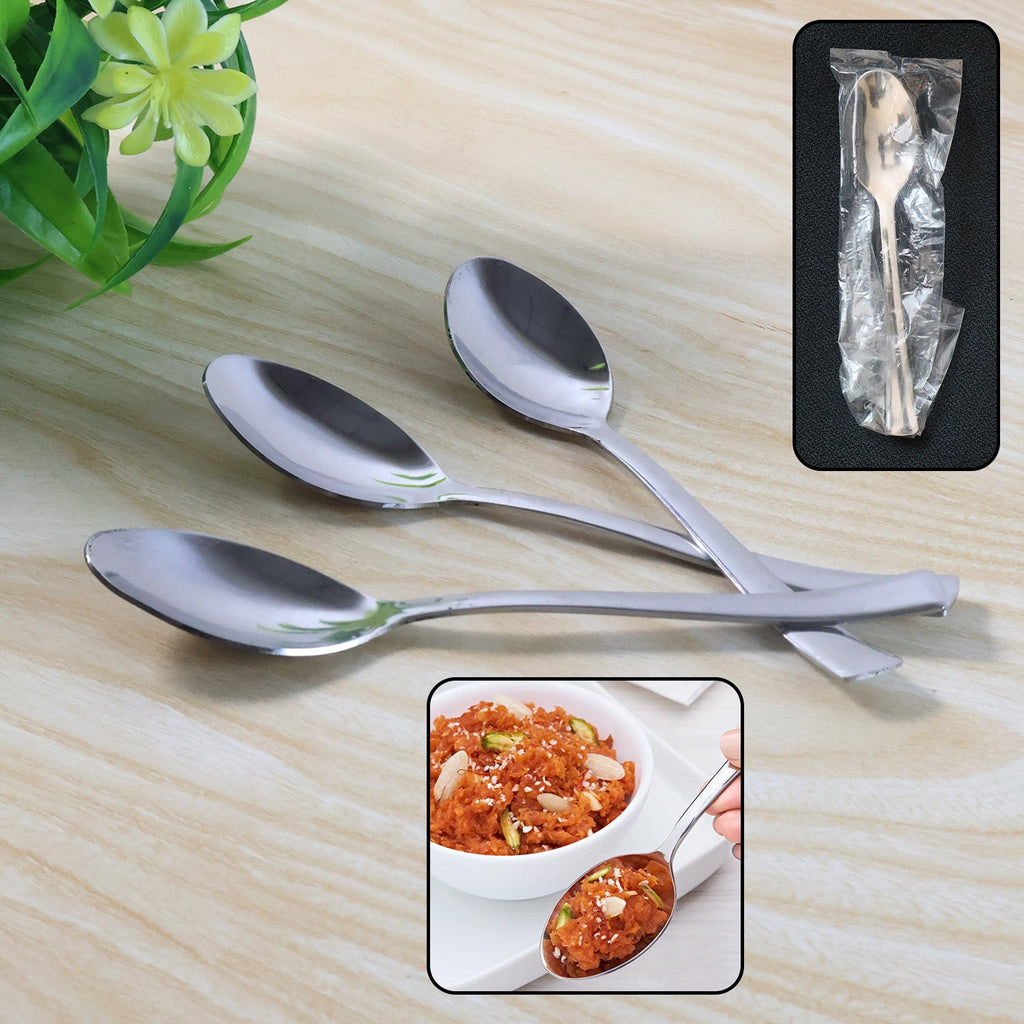 Set of three rust-resistant dining spoons with smooth oval bowls