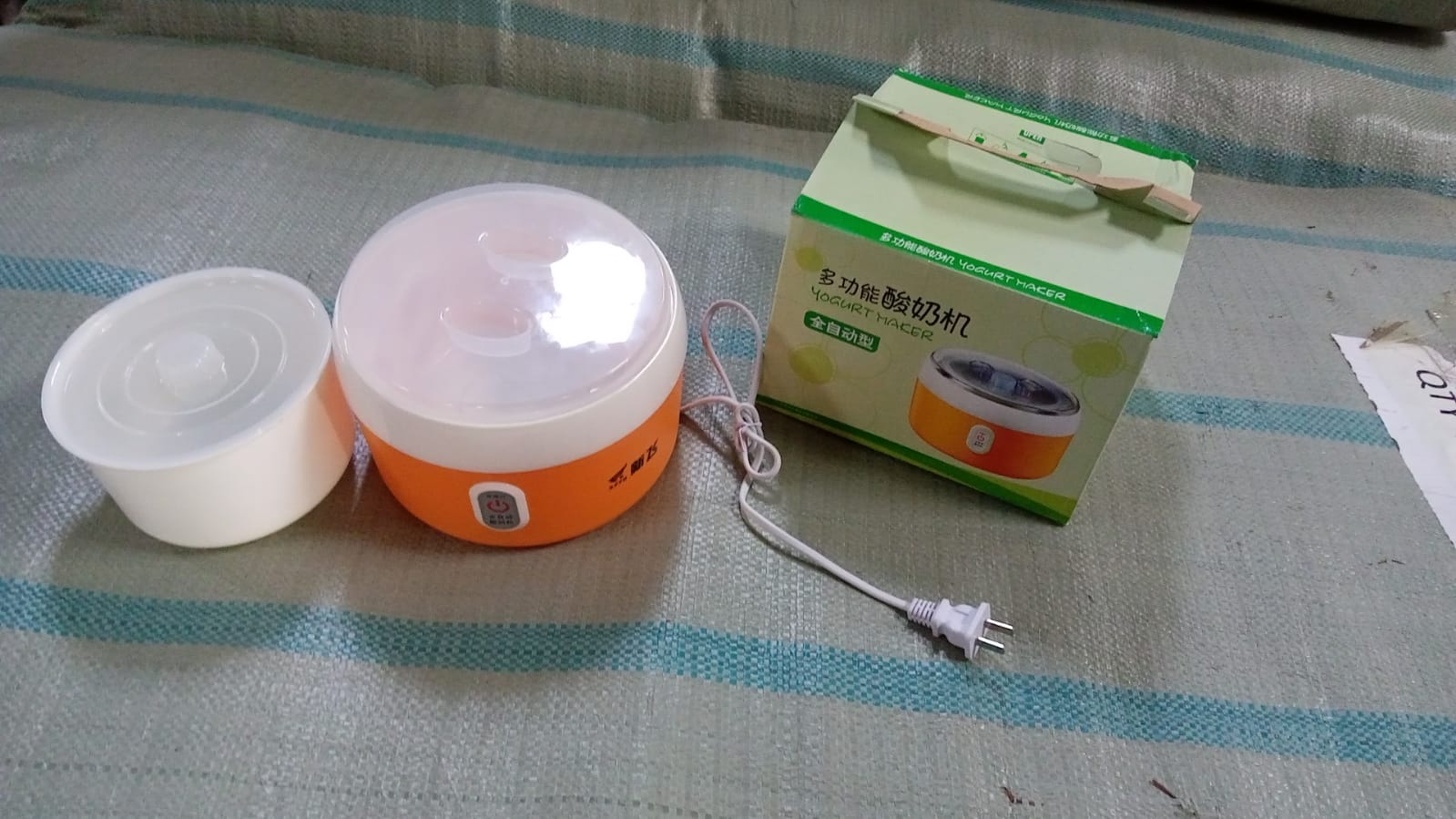 Compact modern design of Chef’s Embrace electronic yogurt maker