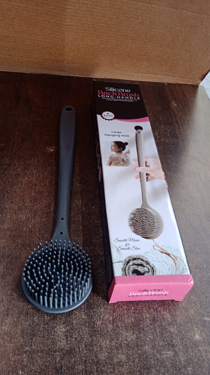 Extended handle silicone back scrubber brush for effortless cleaning
