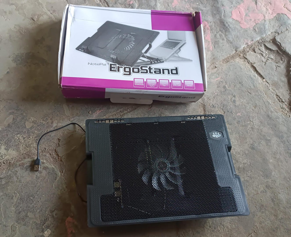 Close-up of the laptop cooling pad's fan, demonstrating quiet operation.