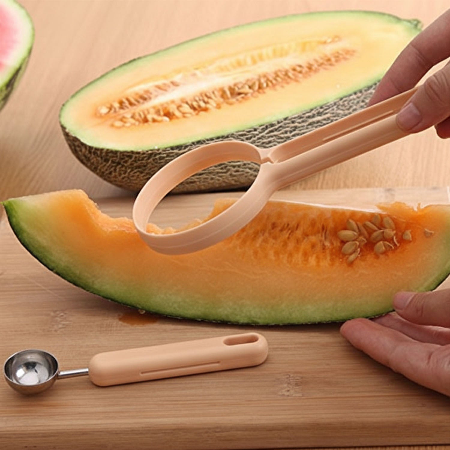 Side view of ergonomic handle on fruit scooper and cutter tool
