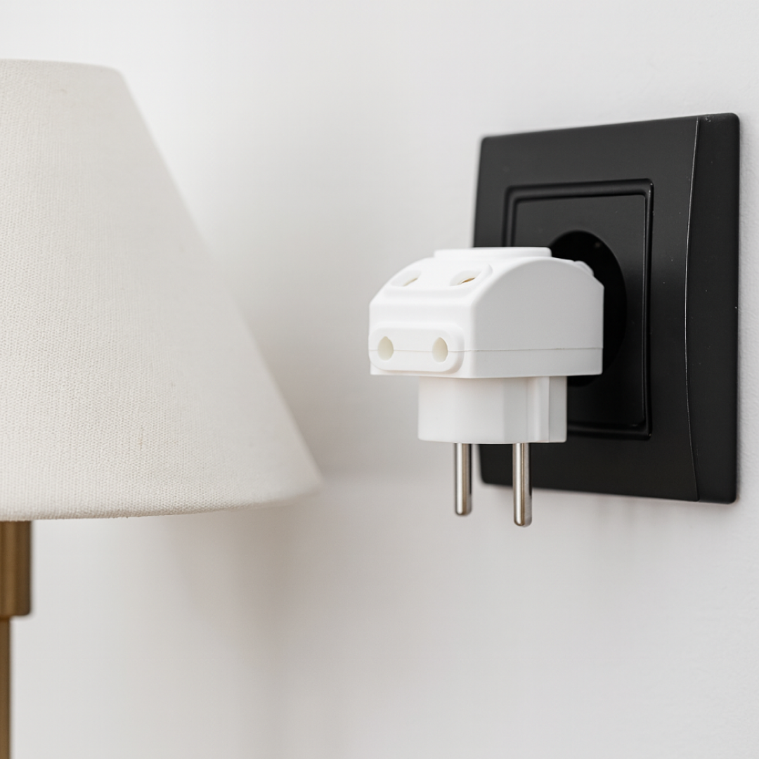 Packaging label for the Tetherix 5-Way Multi-Plug Socket.