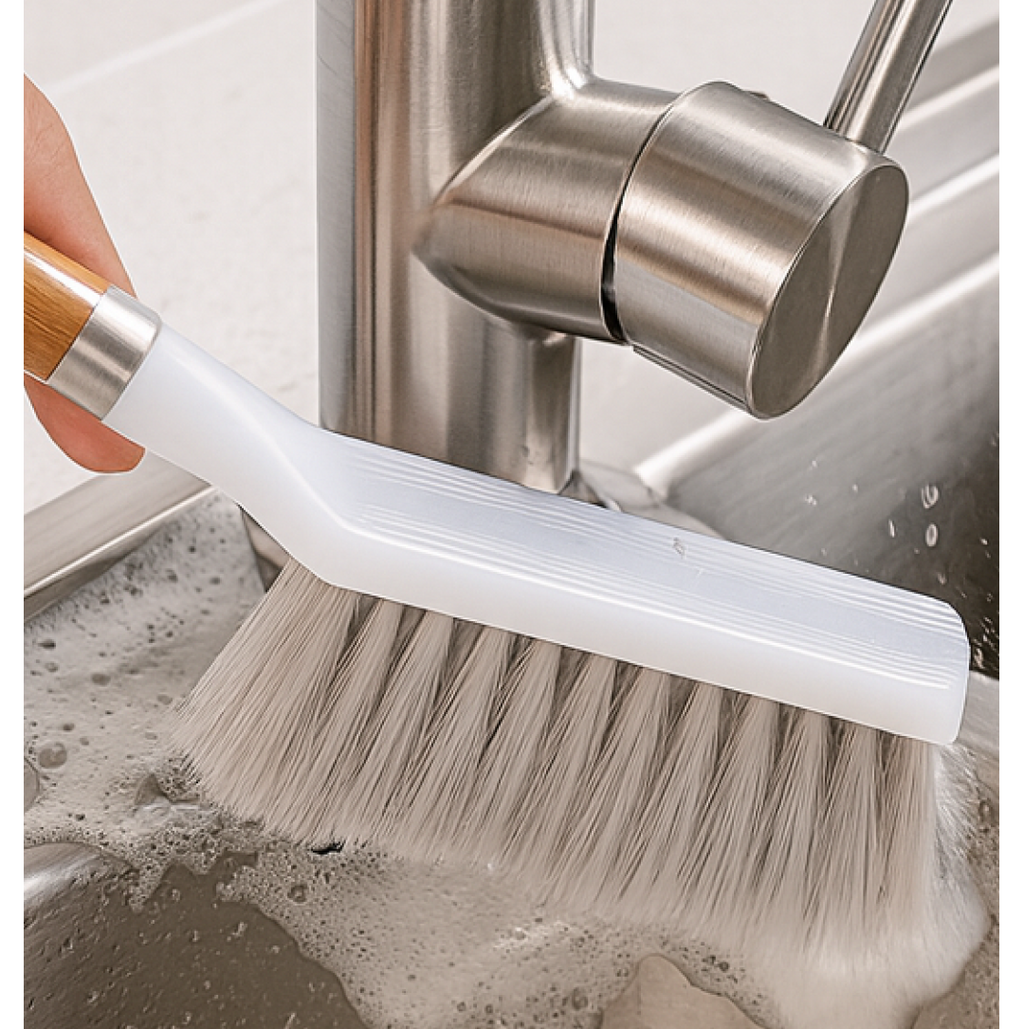 Diagram illustrating the ergonomic design and natural material components of the cleaning brush.