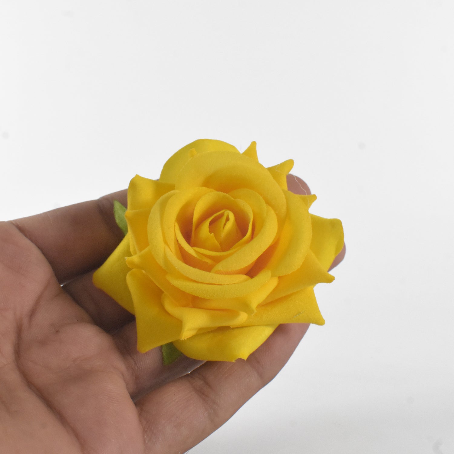 Detailed floral design in flower hair pin from mixed color set