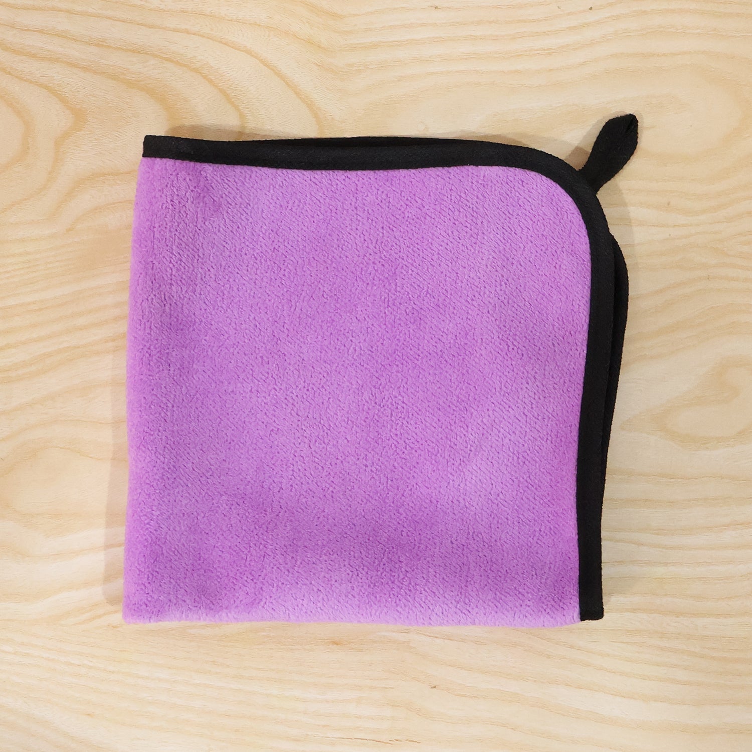 Purple microfiber cleaning cloth detail image