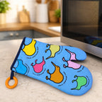 Heat resistant oven glove in kitchen use