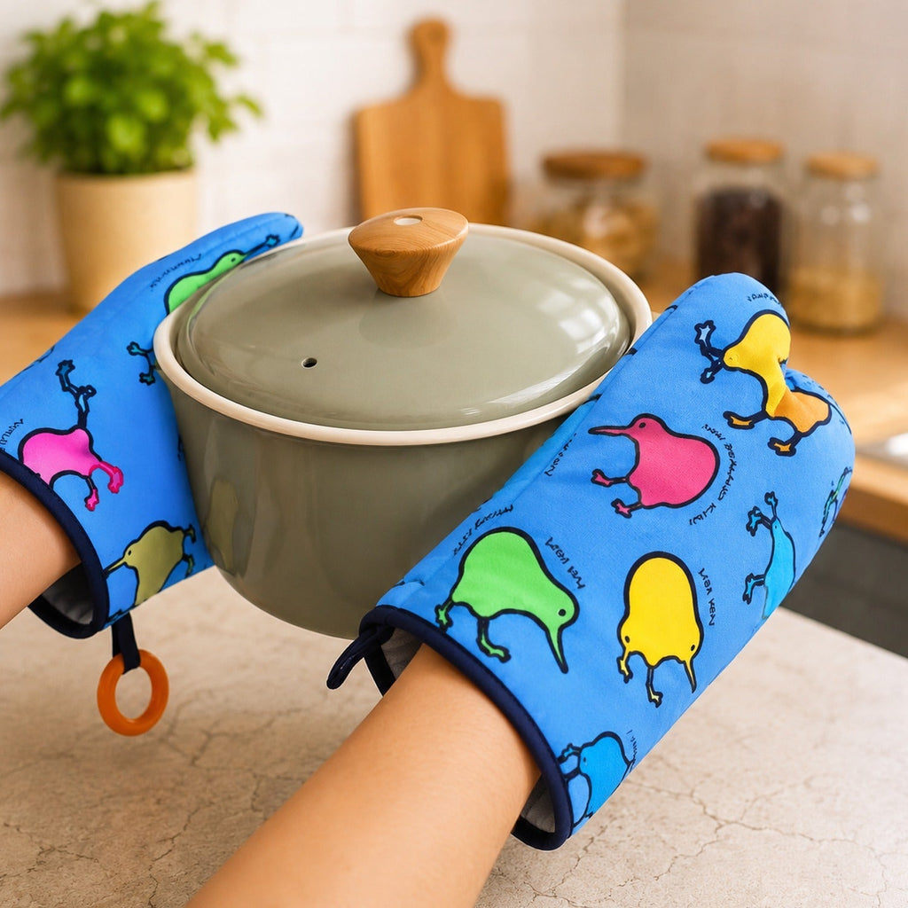 Heat resistant oven glove holding hot pot