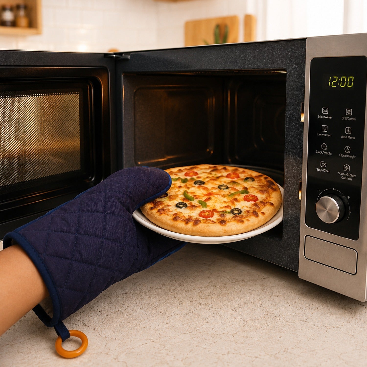 Oven glove in microwave use