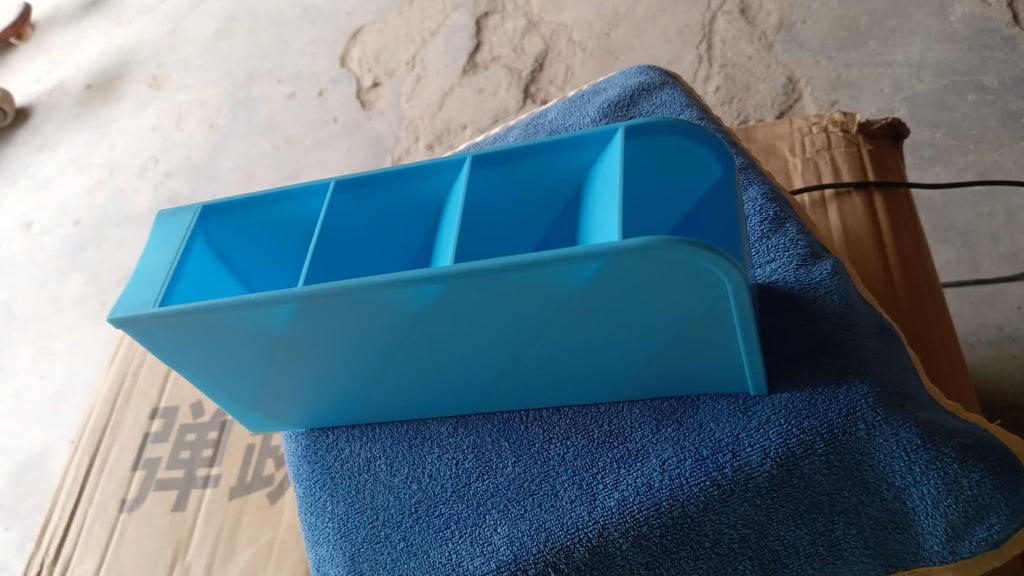 Side view of the sturdy PP material desk organiser.