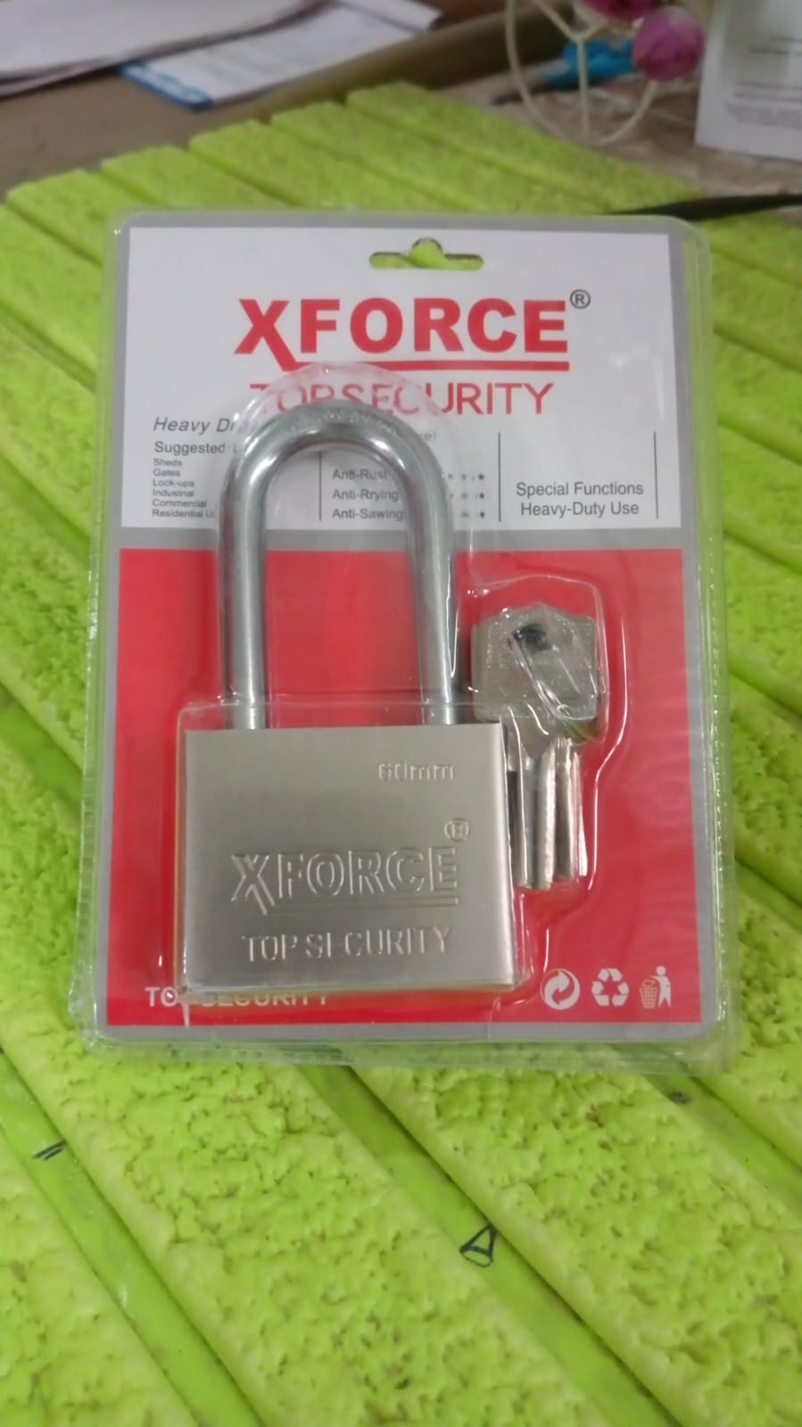 Detail of the hardened steel shackle on the Safelix solid padlock.