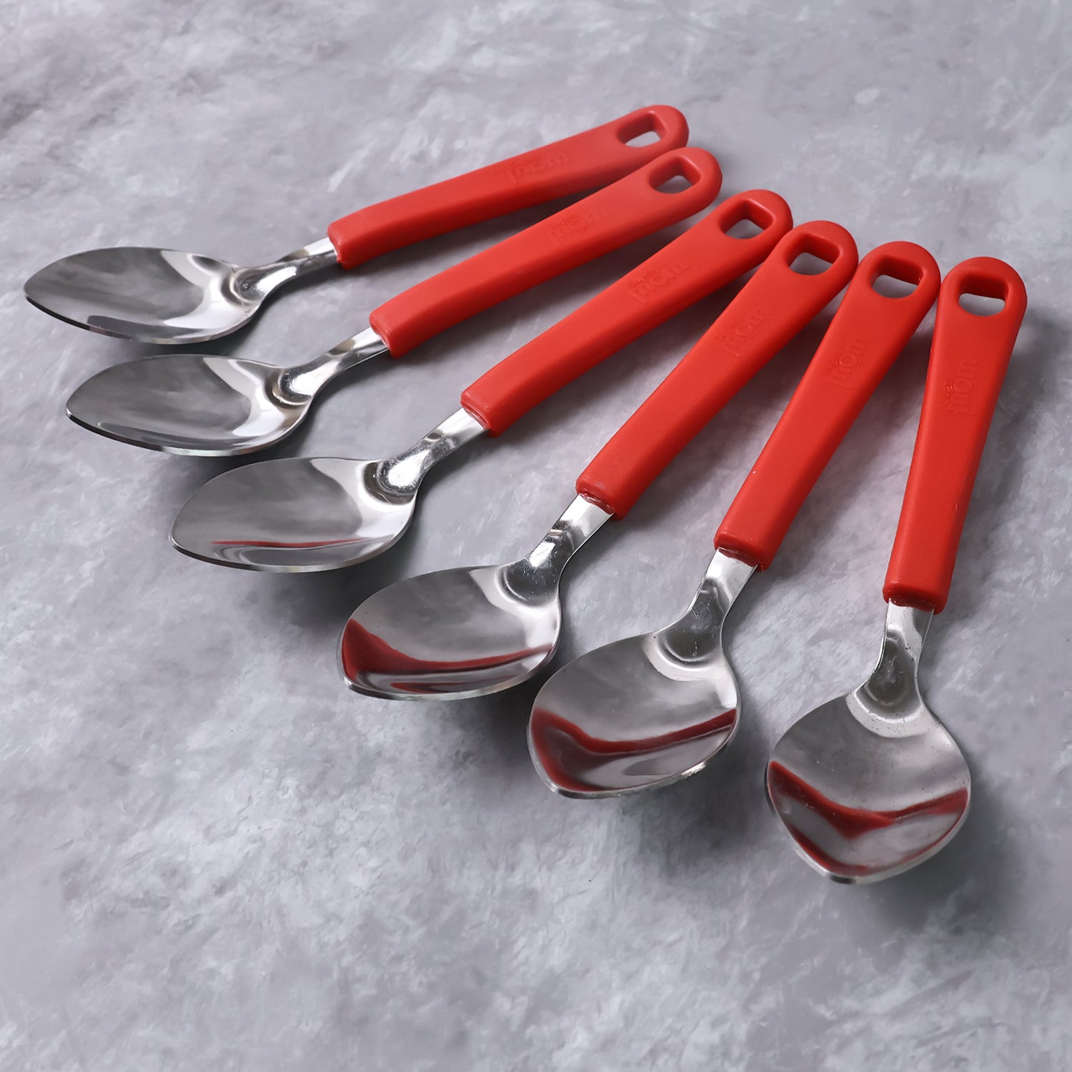 Ergonomic baby feeding spoon from 6-piece stainless steel set