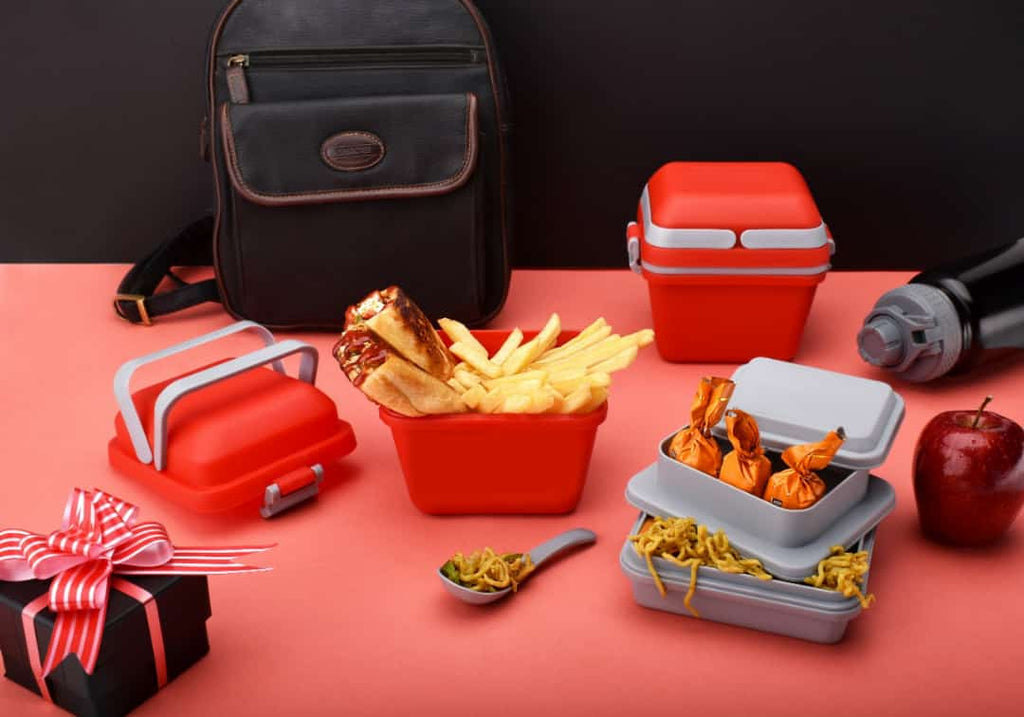 Secure airtight lunch box with a convenient foldable handle, perfect for travel.