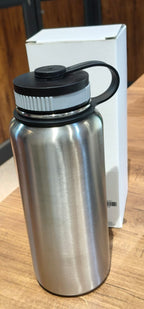 Portable stainless steel vacuum insulated water bottle for travel and gym use