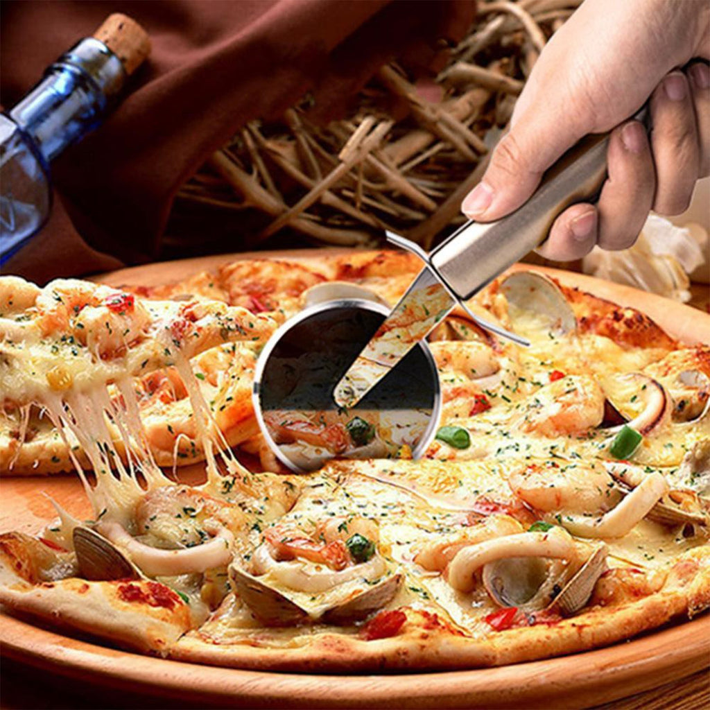 Versatile pizza cutter also suitable for pastries and sandwiches.