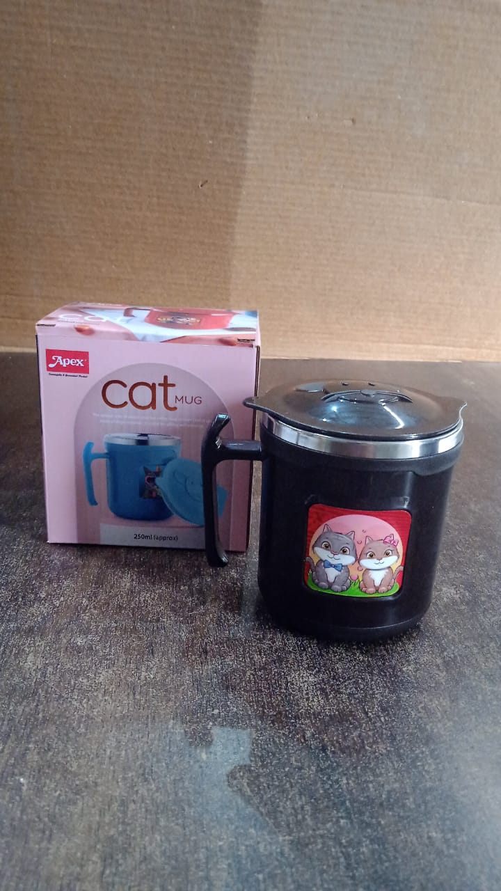 Hand holding the compact 250 ml insulated cat mug, perfect for travel.