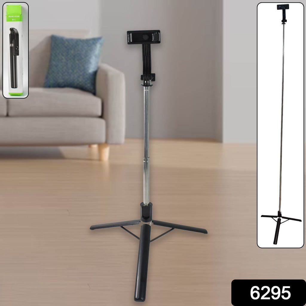 Selfie stick extended to 160 cm with detachable Bluetooth remote for mobile photography