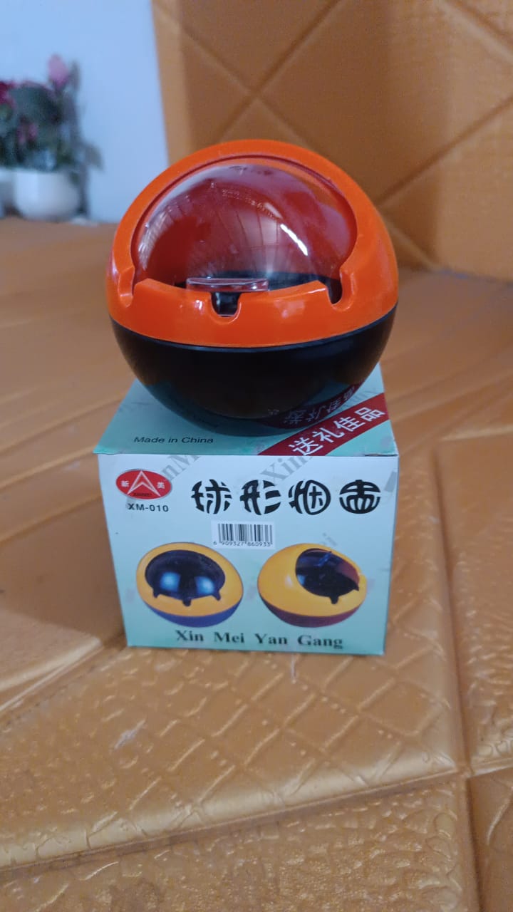 Portable ball ashtray in PP plastic, easy to clean and maintain