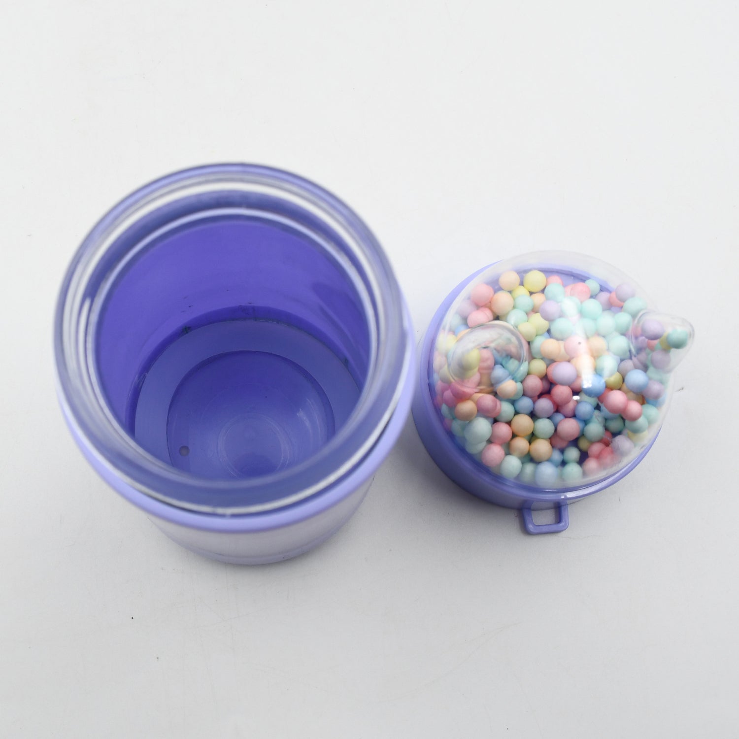 Durable and leakproof glitter water bottle, an ideal birthday gift for children.