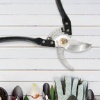Ergonomic handles and non-slip grip of the garden shears for comfortable use.
