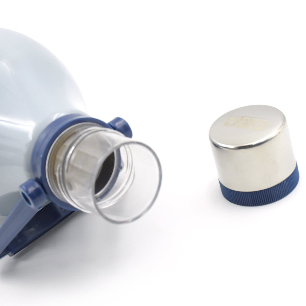 Close-up of the Nekza 1500ml insulated bottle showcasing its leakproof lid and sleek design.