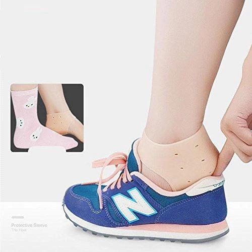 GlowForm silicone gel heel socks, perfect for moisturizing and softening dry, rough heels.