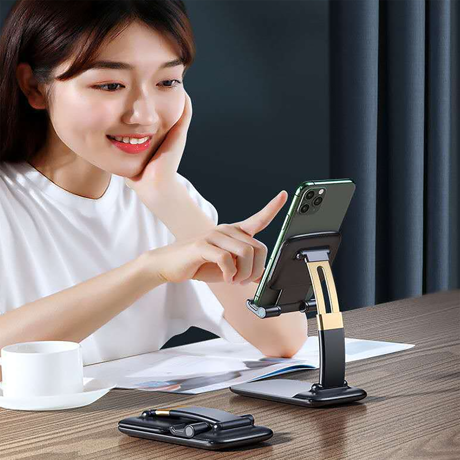 Close-up of the non-slip silicone pads on the PHOBIA foldable phone holder.