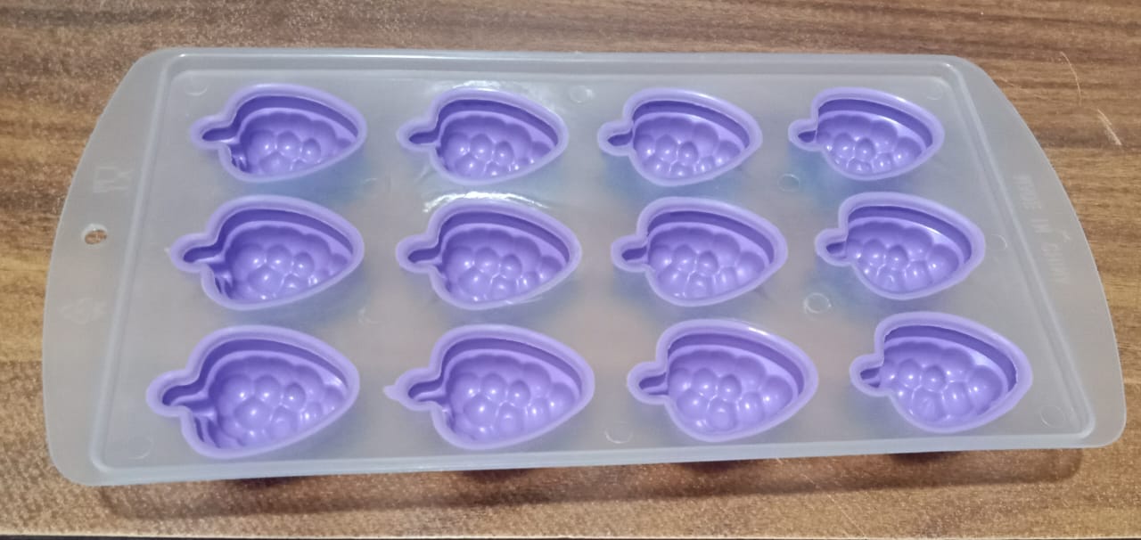 Refreshingly chilled drinks with fruit-shaped ice cubes from the silicone tray.
