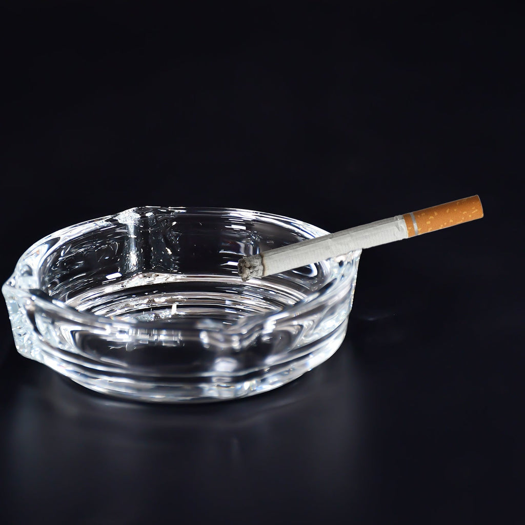 Premium crystal quality ashtray, suitable for both indoor and outdoor settings.