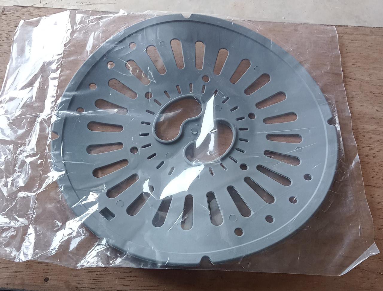 Packaging for the washing machine spin cover, showcasing brand and product details.