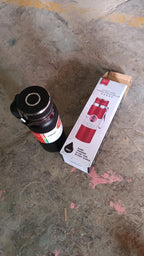 Ergonomic design of the vacuum insulated water bottle for comfortable grip.