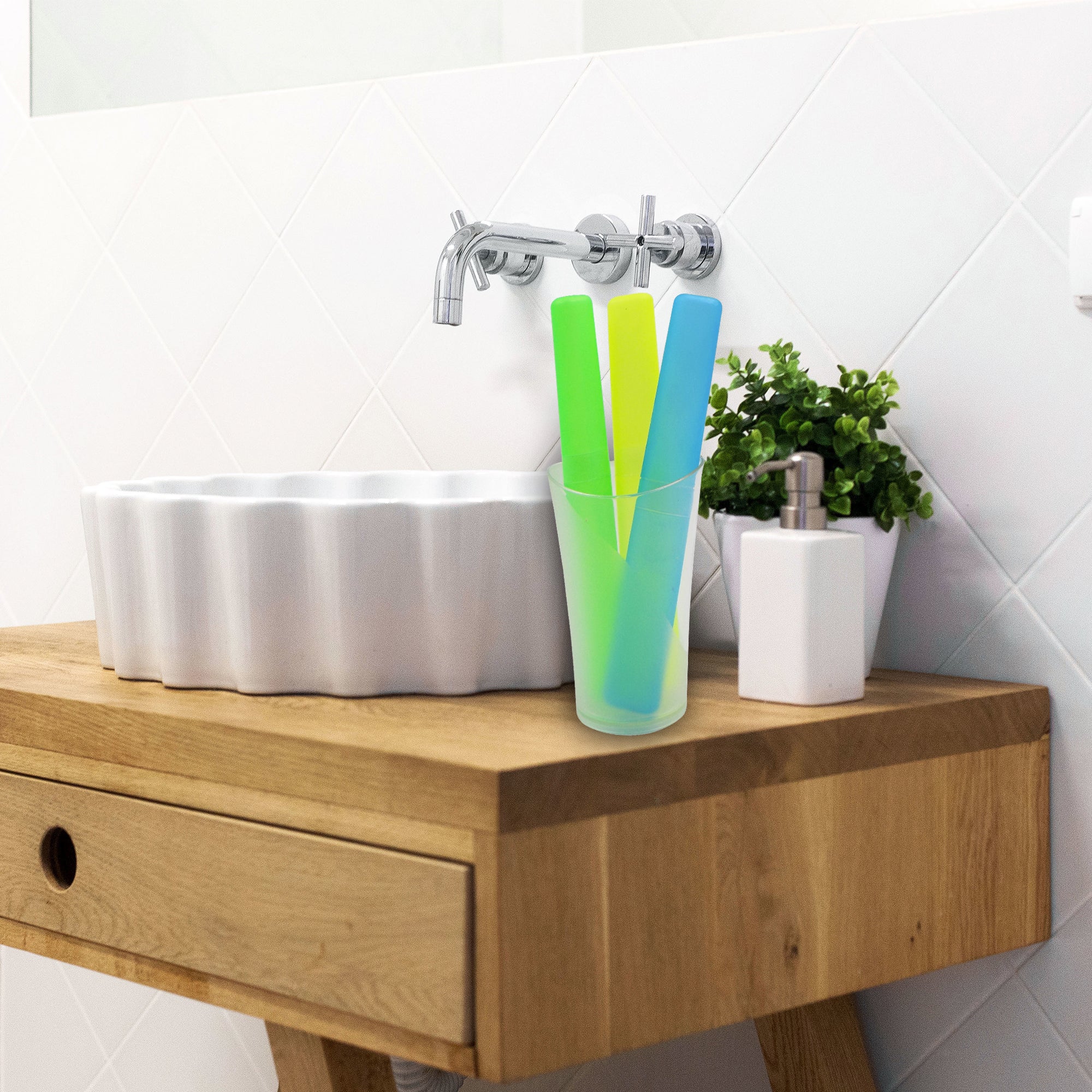 Pack of four hygienic toothbrush holders, ready for daily use.